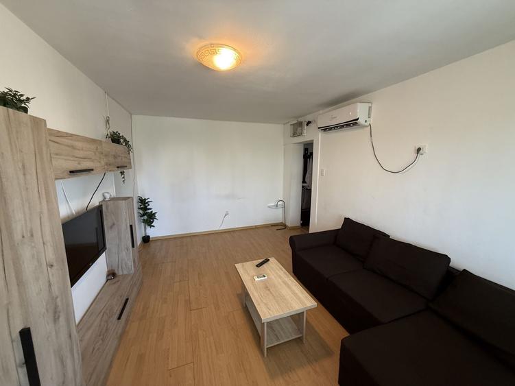 Apartament cu 4 camere semidecomandat în Tomis Nord