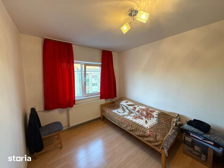 Apartament cu 3 camere în Decebal