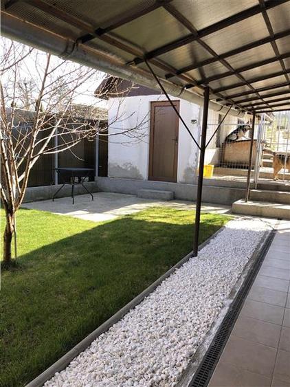 Casă cu 3 camere cu Garaj în Berghia