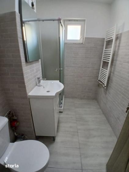 Apartament cu 3 camere decomandat în Parincea