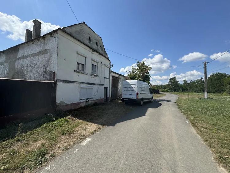 Casă cu 2 camere cu Teren 901 Mp în Central