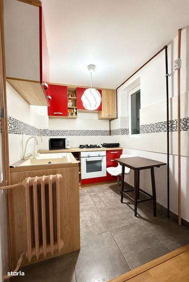 Apartament cu 4 camere decomandat în Tei
