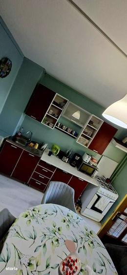 Apartament cu 3 camere decomandat în Prundu