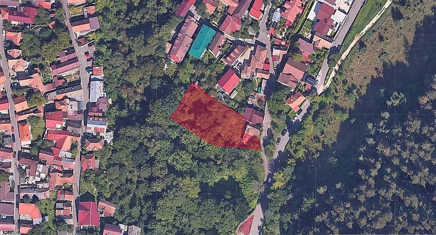 Teren de 1295 mp, în Schei