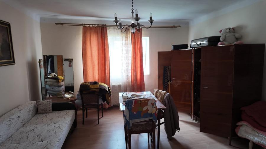 Casă individuală cu 4 camere cu Garaj în Central