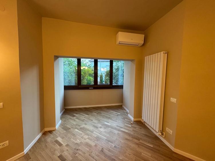 Apartament cu 4 camere semidecomandat în Cotroceni