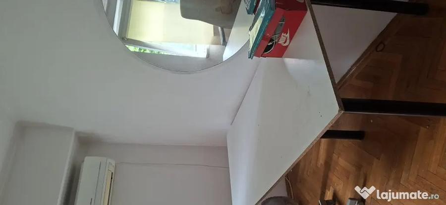 Apartament cu 3 camere semidecomandat în Herăstrău