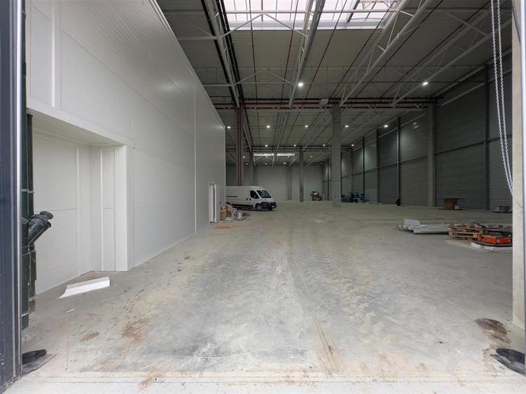 Spațiu industrial, de 2,742 mp, în Brătuleni