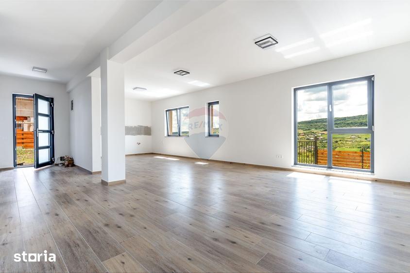 Casă cu 4 camere cu Teren 400 Mp în Chinteni