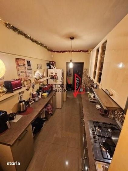 Apartament cu 3 camere decomandat în Basarabia