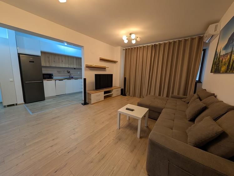 Apartament cu 3 camere semidecomandat în Drumul Taberei