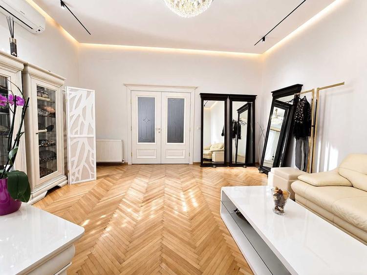 Casă cu 4 camere cu Teren 400 Mp în Central
