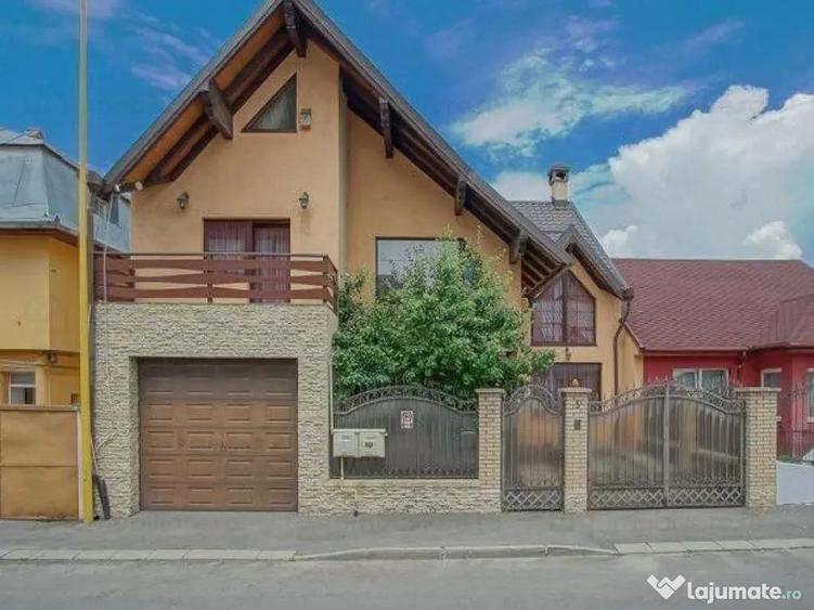 Casă cu 7 camere cu Teren 430 Mp în Florilor