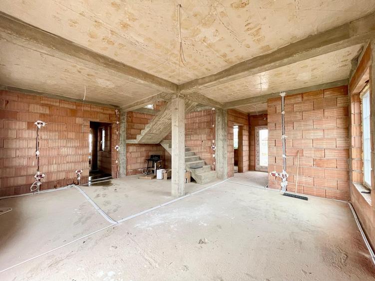 Duplex cu 4 camere cu Canalizare în Moșnița Nouă