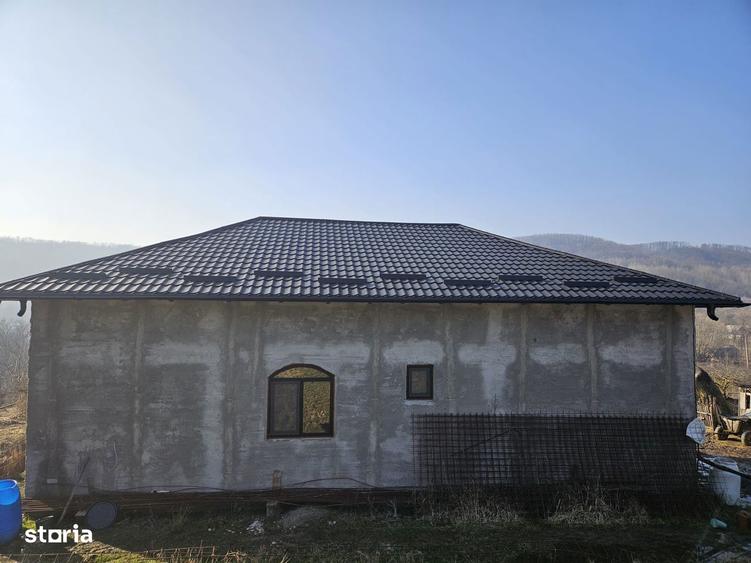Casă cu 4 camere cu Canalizare în Boțești
