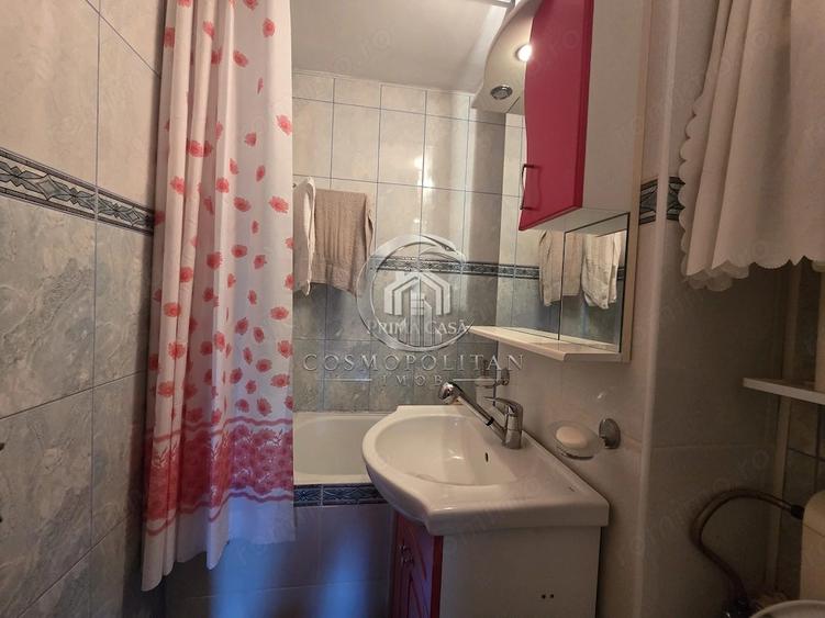 Apartament cu 3 camere decomandat în Micro 14