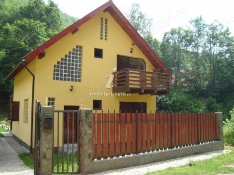 Casă cu 5 camere în Poiana