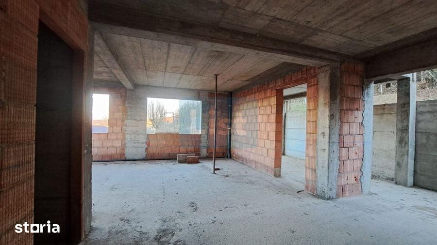 Casa cu garaj, zona Planoare - 13