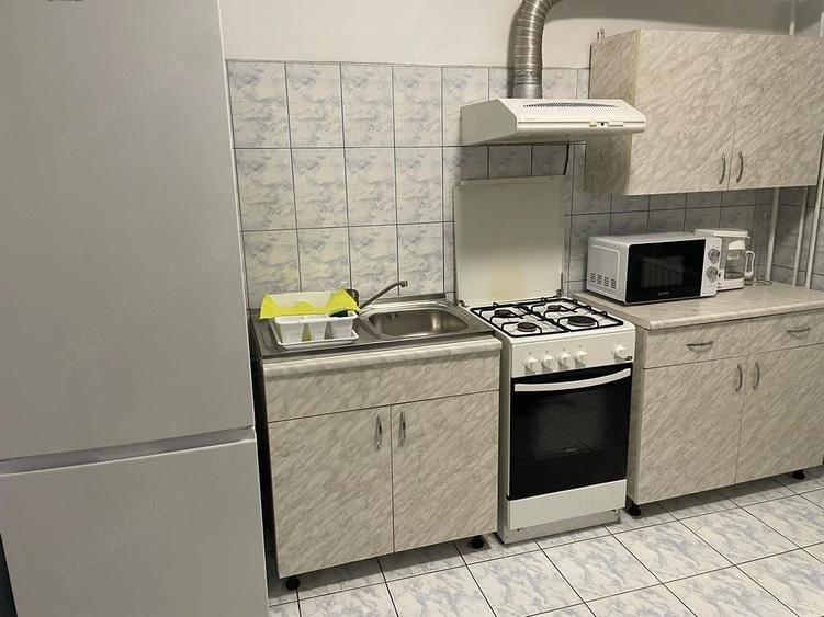 Apartament cu 3 camere decomandat în Telegrafului