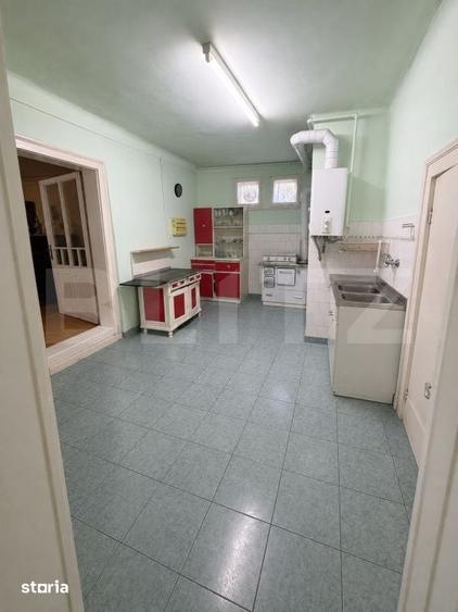 Casa de vanzare locuinta + spatiu comercial, zona excelenta - 10