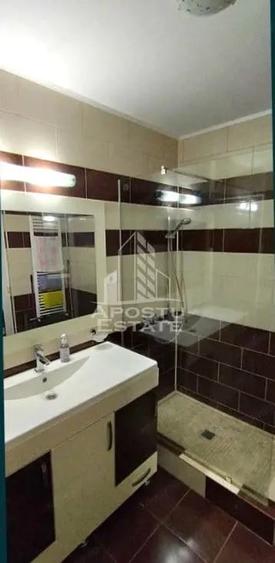 Apartament cu 2 camere decomandat în Romanilor