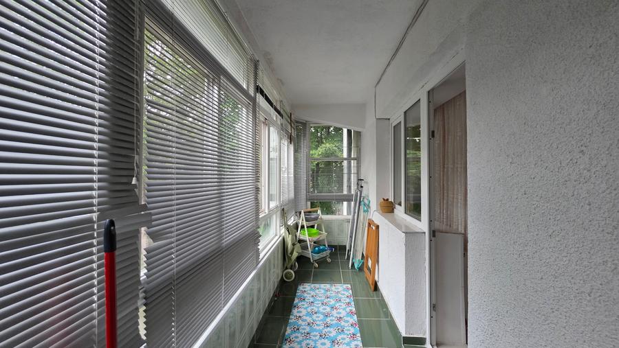 Apartament cu 3 camere semidecomandat în Calea Moroieni