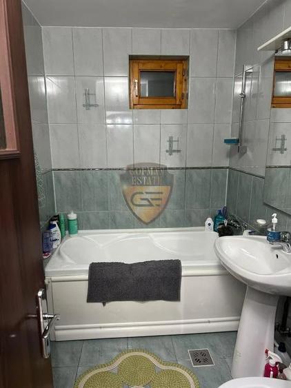 Apartament cu 3 camere decomandat în Anda