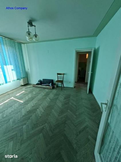 Apartament cu 3 camere semidecomandat în 1 Mai