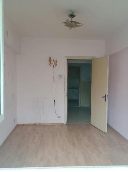 Apartament cu 3 camere decomandat în Giurgiului