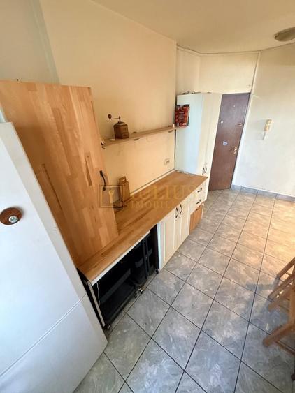 Apartament cu 3 camere decomandat, mobilat în Circumvalațiunii