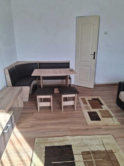 Garsonieră decomandată în Central