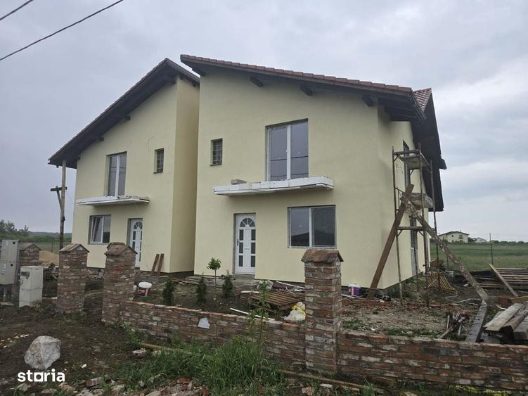 Casă cu 4 camere în Central