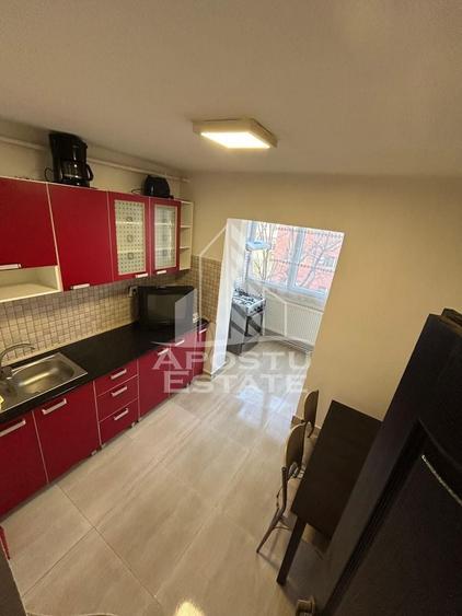 Apartament cu 3 camere semidecomandat în Aradului