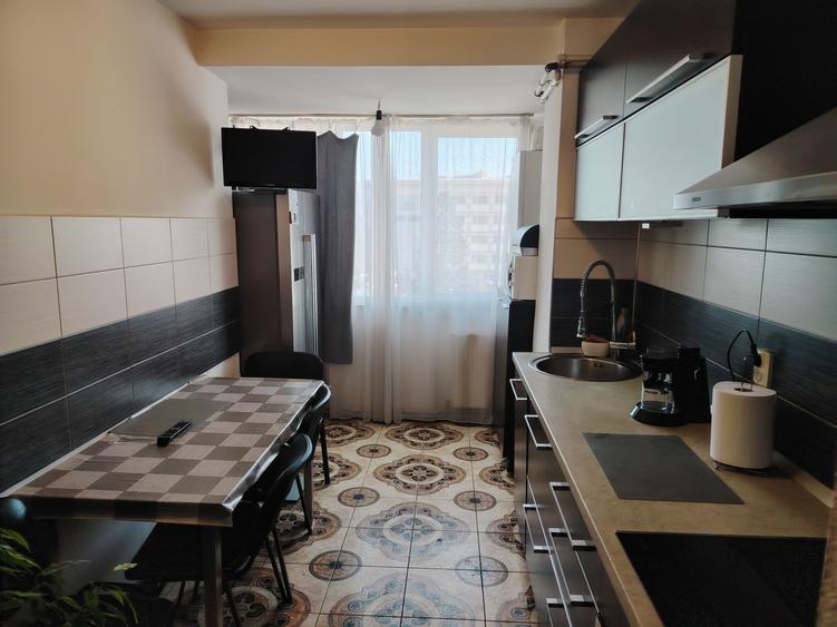 Apartament cu 3 camere decomandat în Central