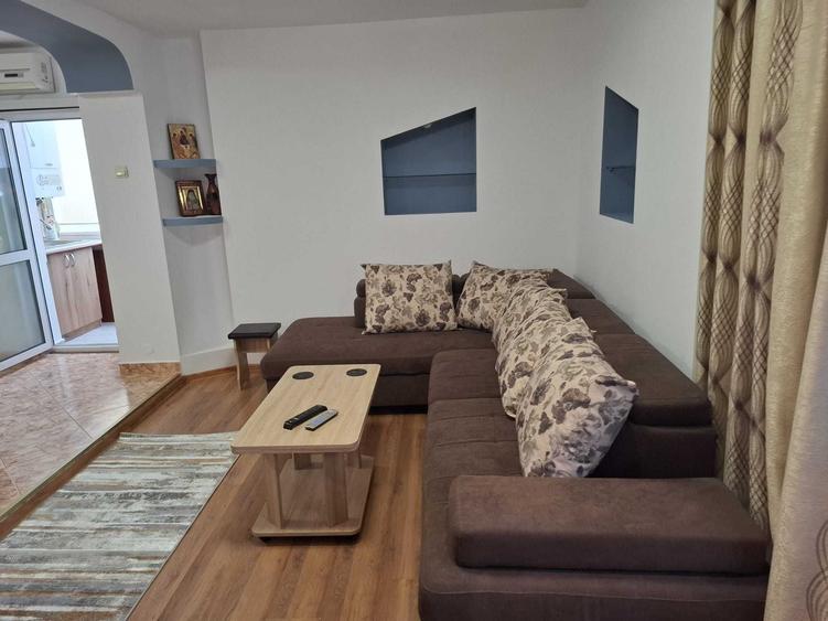 Apartament cu 4 camere decomandat în Exterior Vest