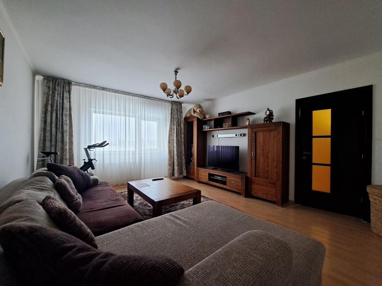 Apartament cu 3 camere decomandat în Militari