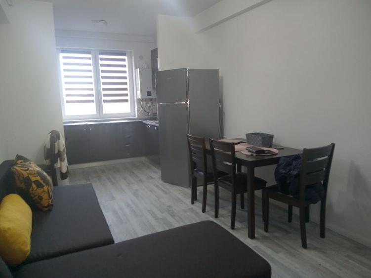 Apartament cu 3 camere decomandat în Exterior Vest