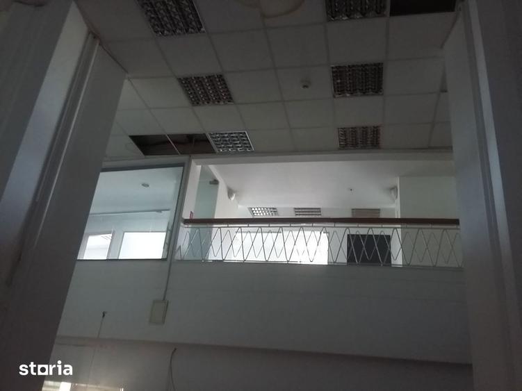 Spațiu comercial, de 220 mp, în Romană
