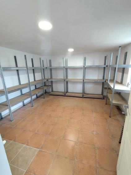 Spațiu comercial, de 1,400 mp, în Dumbrava