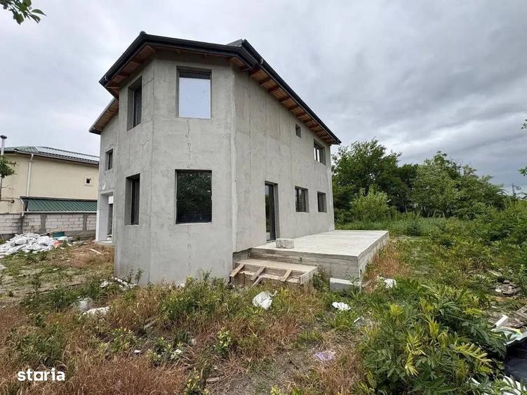 Casă cu 4 camere în Odăile