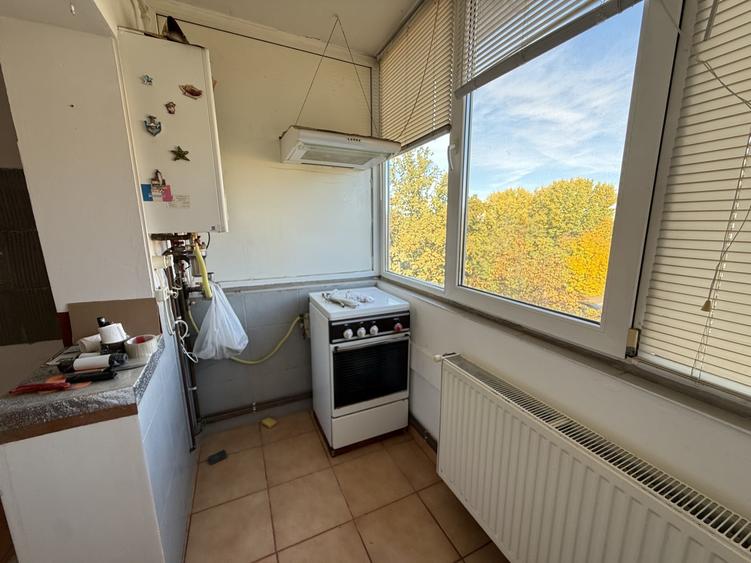 Apartament cu 3 camere decomandat în Soarelui
