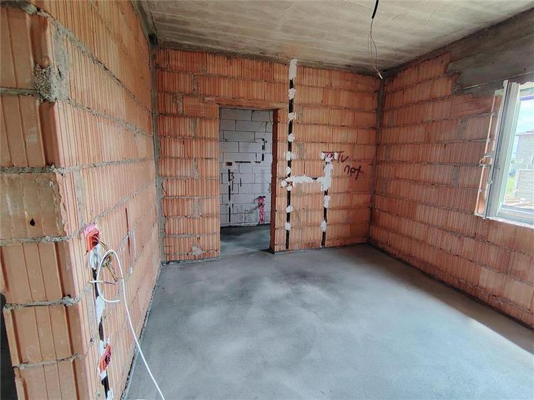 Duplex cu 3 camere cu Canalizare în Moșnița Nouă