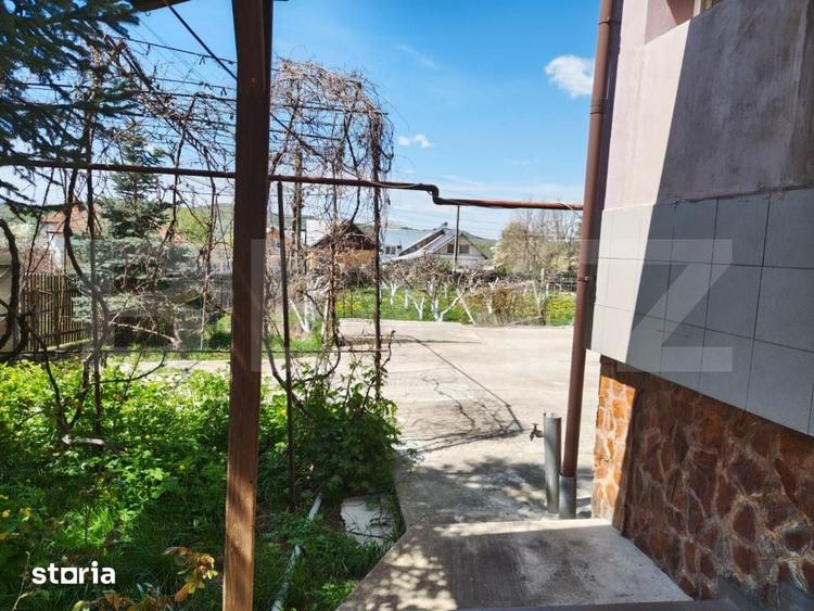 Casă cu 10 camere cu Teren 2714 Mp în Glod
