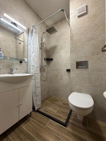 Apartament cu 3 camere semidecomandat, mobilat în Florești