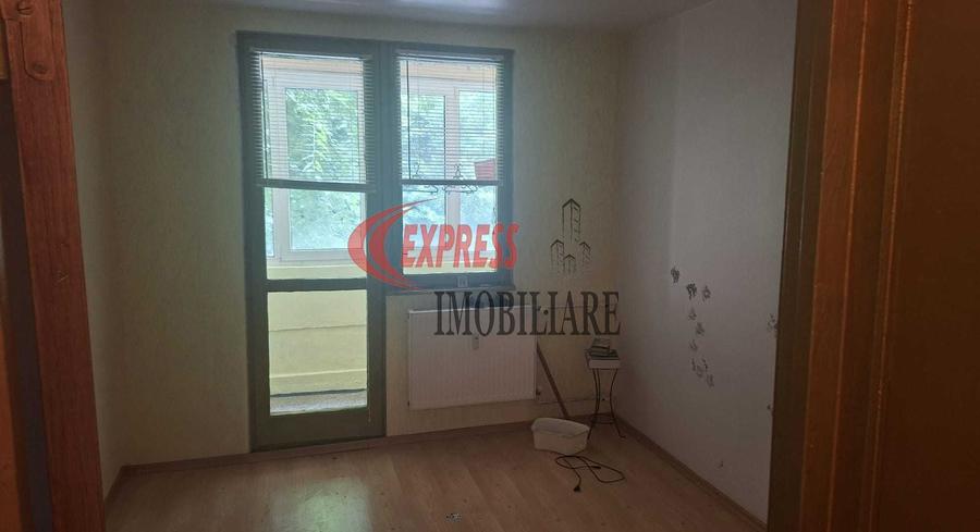 Apartament cu 3 camere semidecomandat în Dristor