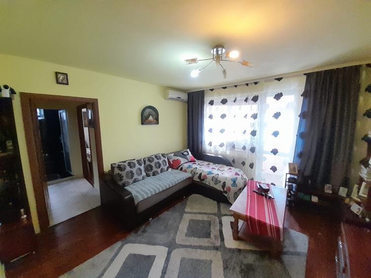 Apartament cu 3 camere semidecomandat, mobilat în Independenței