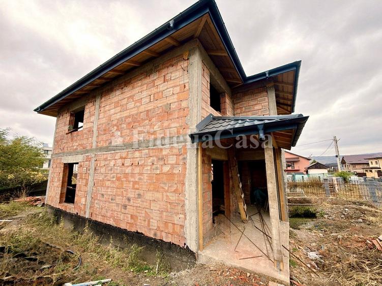 Casă cu 4 camere decomandat cu Teren 500 Mp în Bârnova