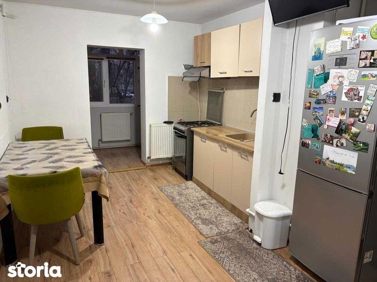 Apartament cu 3 camere în Cosâmbești