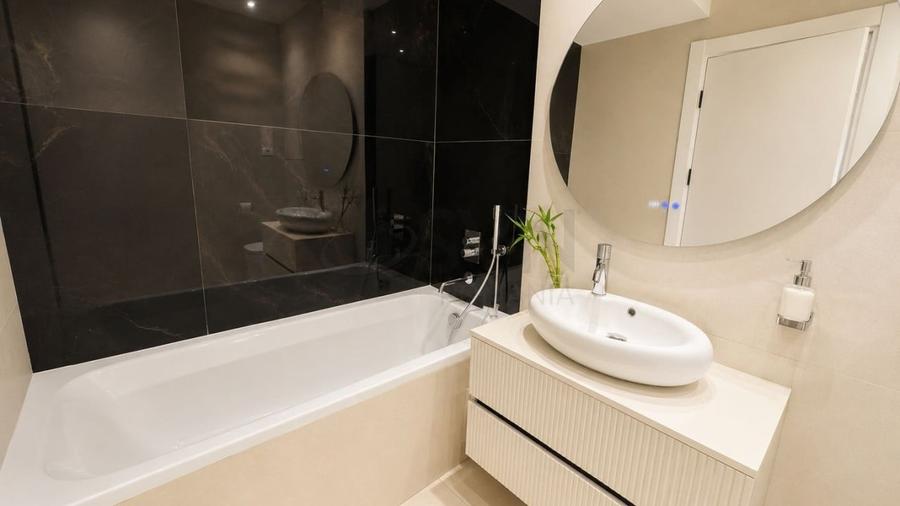 Apartament cu 3 camere semidecomandat, mobilat în Pipera