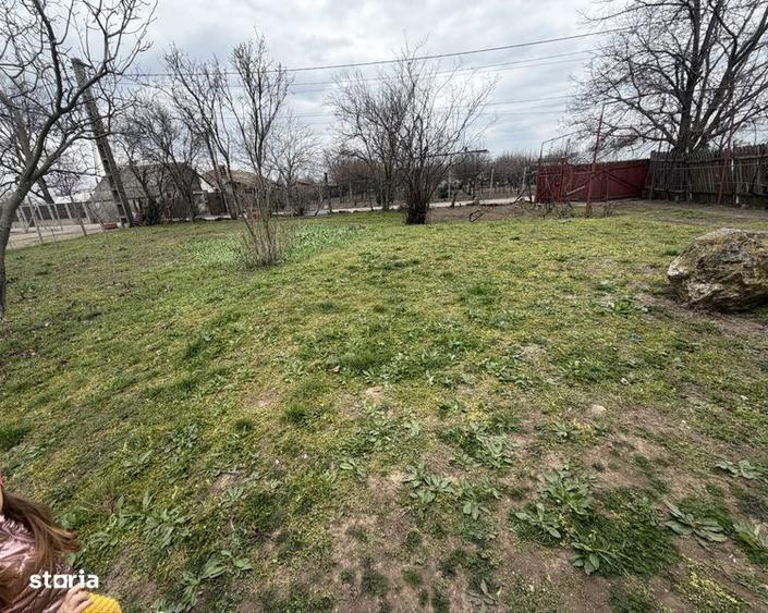 Casă cu 4 camere cu Teren 1000 Mp în Năeni